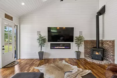 143 W Tanglebriar Court, Bastrop, TX 78602 - Photo 7