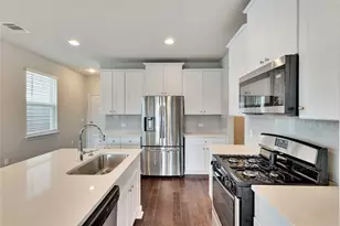 12121 Cimaizon Dr, Austin, TX 78725 - Photo 5