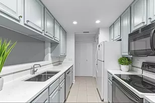 806 W 24th St, Austin, TX 78705 - Photo 13