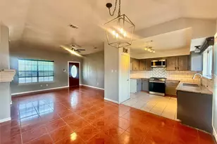 305 Maple Ln, Elgin, TX 78621 - Photo 3