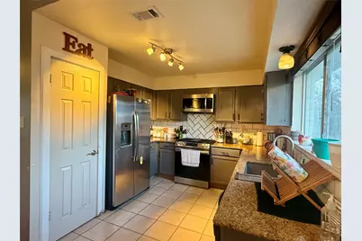 305 Maple Lane, Elgin, TX 78621 - Photo 5