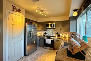 305 Maple Ln, Elgin, TX 78621 - Photo 5