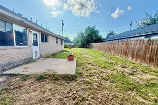 305 Maple Ln, Elgin, TX 78621 - Photo 13