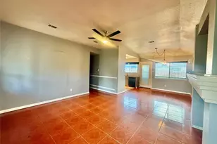 305 Maple Ln, Elgin, TX 78621 - Photo 3