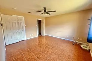 305 Maple Ln, Elgin, TX 78621 - Photo 11
