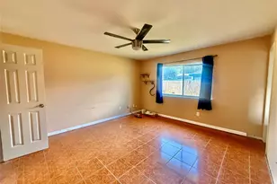 305 Maple Ln, Elgin, TX 78621 - Photo 5