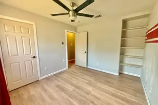 305 Maple Ln, Elgin, TX 78621 - Photo 11