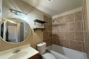 305 Maple Ln, Elgin, TX 78621 - Photo 7