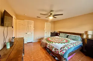 305 Maple Ln, Elgin, TX 78621 - Photo 9