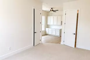204 Medallion St, Liberty Hill, TX 78642 - Photo 5