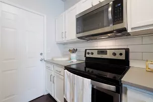 12215 Hunters Chase Dr, Austin, TX 78729 - Photo 9