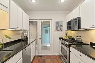 5902 Mountainclimb Dr, Austin, TX 78731 - Photo 11