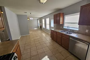 580 Hometown Pkwy, Kyle, TX 78640 - Photo 13