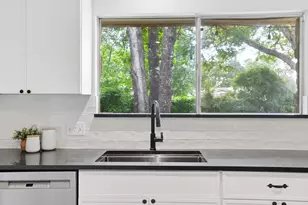 9907 Oak Hollow Dr, Austin, TX 78758 - Photo 13