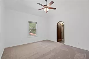 37 Pillow Rd, Austin, TX 78745 - Photo 9