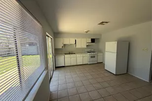 2002 Covered Wagon Pass, Austin, TX 78744 - Photo 9