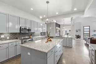3019 Lyons Rd, Austin, TX 78702 - Photo 3
