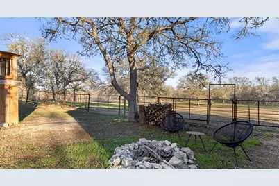 274 Old Austin Trail, Elgin, TX 78621 - Photo 5