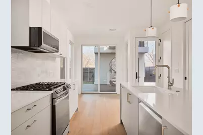 3209 Dolphin Dr #2, Austin, TX 78704 - Photo 9