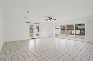 304 Live Oak Dr, Mountain City, TX 78610 - Photo 11