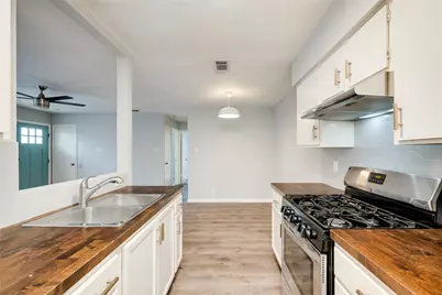 915 Chisholm Cove, Round Rock, TX 78681 - Photo 17