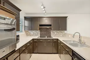 8621 Putnam Dr, Austin, TX 78757 - Photo 9