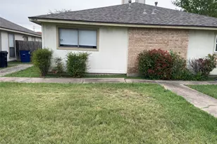 106 E Austin Ave, Hutto, TX 78634 - Photo 1