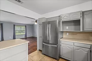 650 W Austin Rd, Luling, TX 78648 - Photo 7