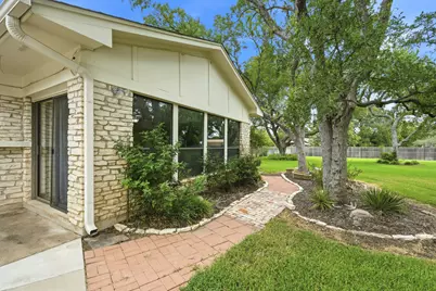 126 E Esparada Drive, Georgetown, TX 78628 - Photo 27