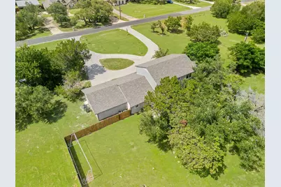 411 Carriage Oaks Drive, Liberty Hill, TX 78642 - Photo 31