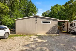 592 Oaklawn Dr, Rockdale, TX 76567 - Photo 3