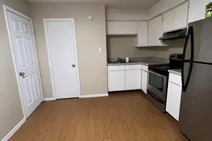 202 E 32nd St, Austin, TX 78705 - Photo 3