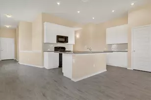 100 Four Star Dr, Elgin, TX 78621 - Photo 5