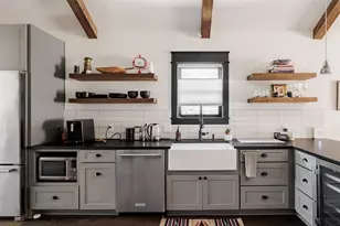 1910 Holly St, Austin, TX 78702 - Photo 9