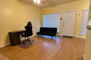 908 Poplar St, Austin, TX 78705 - Photo 5