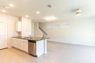 605 W South St, Leander, TX 78641 - Photo 5