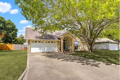 1001 Travis Street, Lockhart, TX 78644 - Photo 3