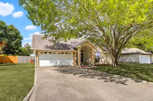 1001 Travis St, Lockhart, TX 78644 - Photo 3