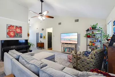 1001 Travis Street, Lockhart, TX 78644 - Photo 5