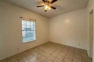 203 E 31st St, Austin, TX 78705 - Photo 17