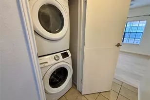 203 E 31st St, Austin, TX 78705 - Photo 15