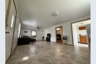 231 E Live Oak Street #B, La Grange, TX 78945 - Photo 5
