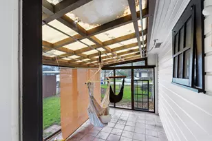 803 Peach St, Seguin, TX 78155 - Photo 19