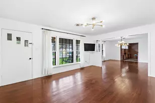 803 Peach St, Seguin, TX 78155 - Photo 5