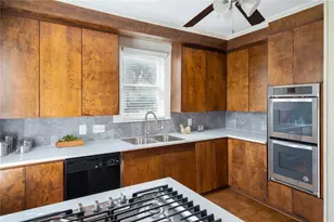 803 W 17th St, Austin, TX 78701 - Photo 11