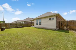 892 Centerra Hills Cir, Round Rock, TX 78665 - Photo 3