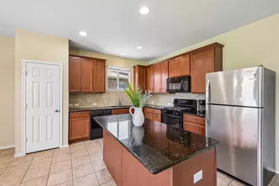 140 Lynn Crest Bend, Buda, TX 78610 - Photo 5