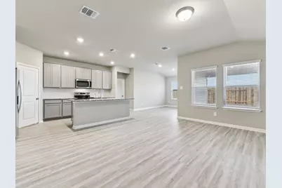129 Sleep Hollow, Jarrell, TX 76537 - Photo 5