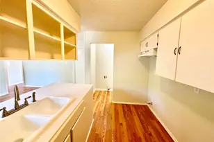 4901 York Hill Dr, Austin, TX 78723 - Photo 9