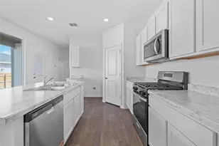 210 Constanza Trl, Bastrop, TX 78602 - Photo 9